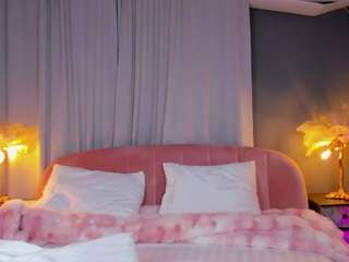 Live cam show with AmedeeaBanks