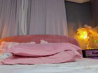 Live cam show with AmedeeaBanks