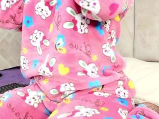 Live cam show with Annie-Queen