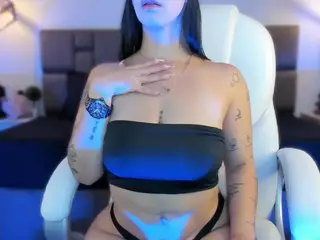 Isabella Santamaria's Live Sex Cam Show
