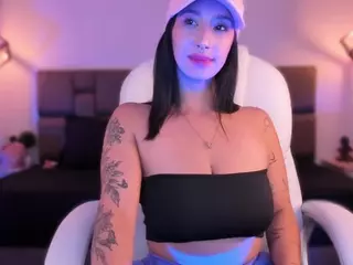 Isabella Santamaria's Live Sex Cam Show
