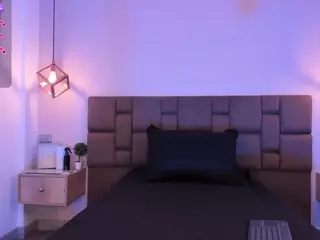 Isabella Santamaria's Live Sex Cam Show