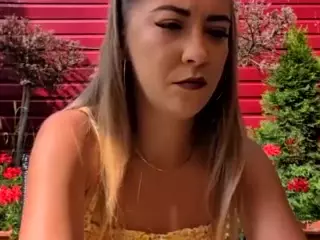 riskygirl9830's Live Sex Cam Show