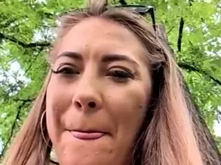 riskygirl9830's Live Sex Cam Show