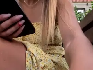 riskygirl9830's Live Sex Cam Show