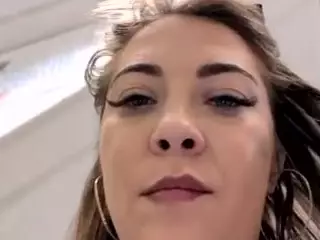 riskygirl9830's Live Sex Cam Show