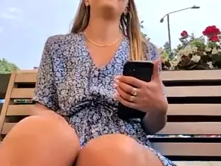 riskygirl9830's Live Sex Cam Show