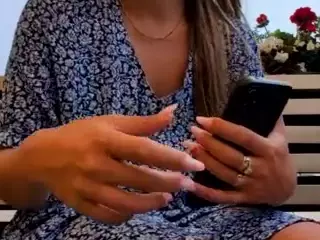 riskygirl9830's Live Sex Cam Show