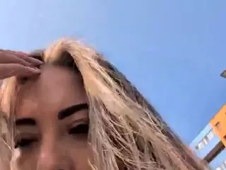 riskygirl9830's Live Sex Cam Show