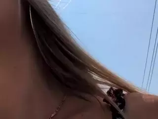riskygirl9830's Live Sex Cam Show