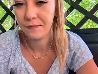 riskygirl9830's Live Sex Cam Show