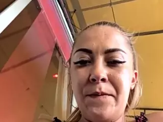riskygirl9830's Live Sex Cam Show