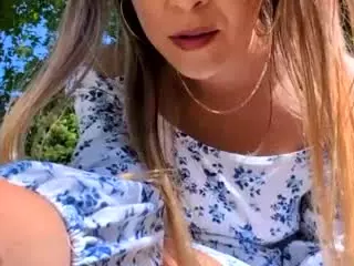 riskygirl9830's Live Sex Cam Show