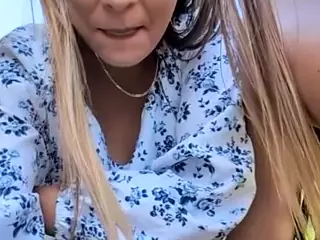 riskygirl9830's Live Sex Cam Show