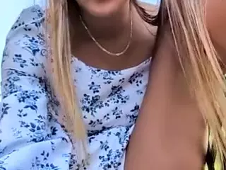 riskygirl9830's Live Sex Cam Show