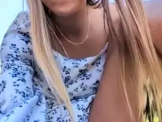 riskygirl9830's Live Sex Cam Show