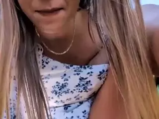 riskygirl9830's Live Sex Cam Show