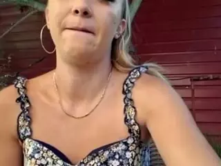 riskygirl9830's Live Sex Cam Show