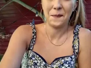 riskygirl9830's Live Sex Cam Show