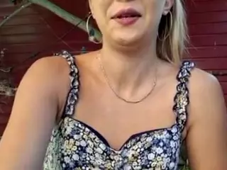 riskygirl9830's Live Sex Cam Show