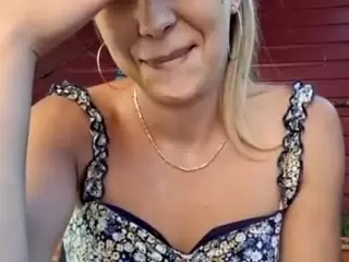 riskygirl9830's Live Sex Cam Show