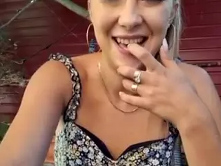 riskygirl9830's Live Sex Cam Show