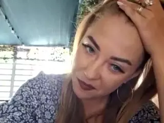 riskygirl9830's Live Sex Cam Show
