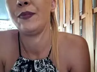 riskygirl9830's Live Sex Cam Show