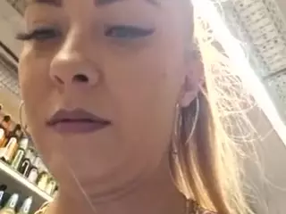 riskygirl9830's Live Sex Cam Show