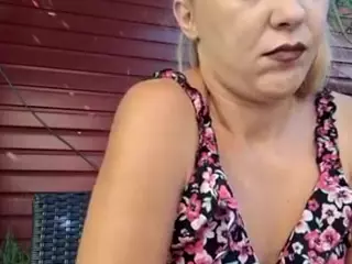 riskygirl9830's Live Sex Cam Show