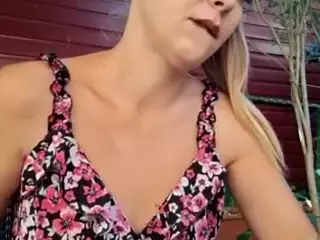 riskygirl9830's Live Sex Cam Show