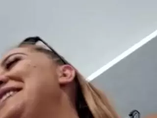 riskygirl9830's Live Sex Cam Show