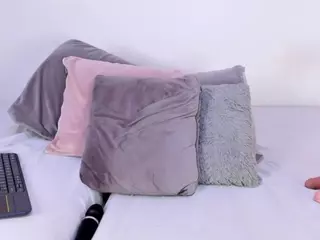 IsaMeow's Live Sex Cam Show