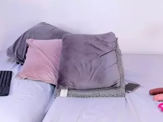 IsaMeow's Live Sex Cam Show