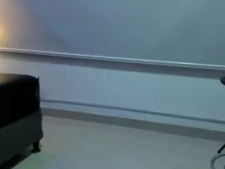 IsaMeow's Live Sex Cam Show