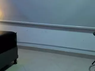 IsaMeow's Live Sex Cam Show