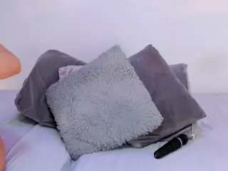 IsaMeow's Live Sex Cam Show