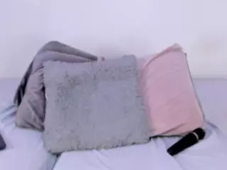 IsaMeow's Live Sex Cam Show