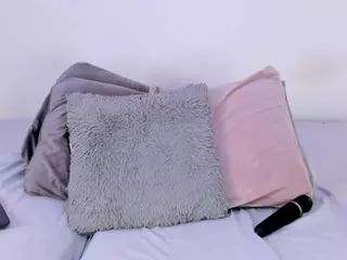 IsaMeow's Live Sex Cam Show