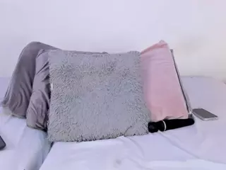 IsaMeow's Live Sex Cam Show