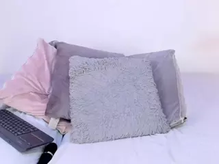 IsaMeow's Live Sex Cam Show