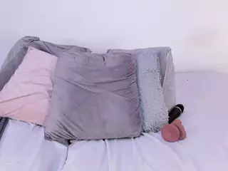 IsaMeow's Live Sex Cam Show