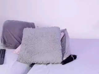 IsaMeow's Live Sex Cam Show