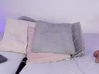 IsaMeow's Live Sex Cam Show