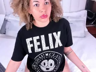 MarianaRey18's Live Sex Cam Show