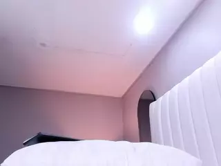 MarianaRey18's Live Sex Cam Show