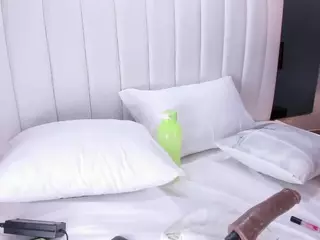 MarianaRey18's Live Sex Cam Show