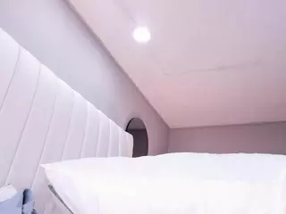 MarianaRey18's Live Sex Cam Show