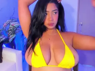 SarahGil's Live Sex Cam Show