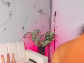 SarahGil's Live Sex Cam Show